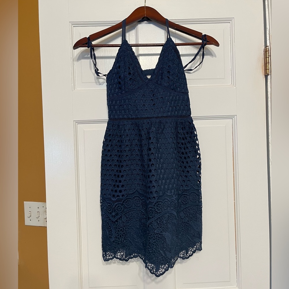 *DONATING ON 3/25*  Abercrombie & Fitch Lace Mini Dress XS